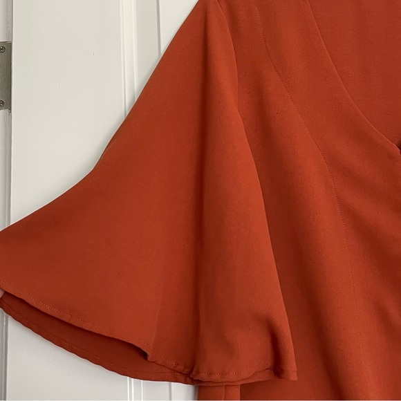 Womens medium size blouse - Picture 2 of 3